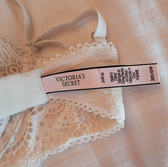 Victoria's Secret Cream Bra Size 32C - Picture 3 of 4